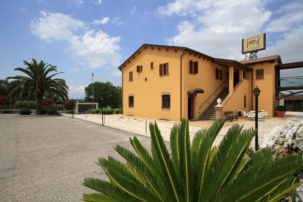Country House Il Ponte Alba Adriatica Eksteriør bilde